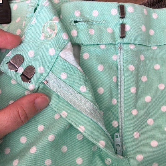 Elle Light Green White Polkadot Chino Shorts - Women’s Size 2 - Picture 3 of 8